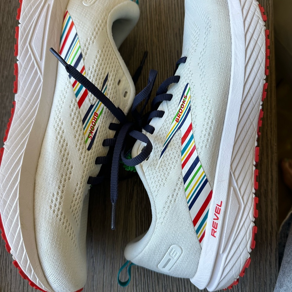 Women’s Brooks running shoes-Revel 9 “Summer Run” limited edition